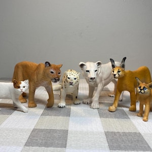 Schleich Feline Tierfiguren - Wählen Sie Ihre eigene Figur - Wildkatze Spielzeug - Authentische Sammler Löwe, Puma, Leopard Miniatur Figuren
