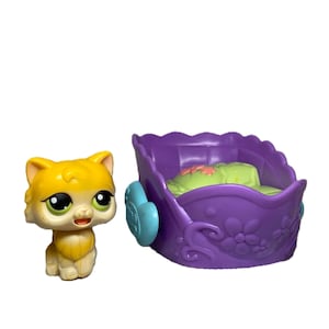 Vintage Littlest Pet Shop Persian Cat: 2005 LPS Yellow Tongue Out w/ Stand
