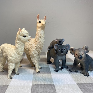 Koala Bär Familie & Alpaka Paar – Authentisch Schleich – Wildtier Figuren zum Spielen oder Ausstellen