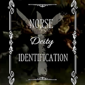Könnte beinhalten: Dunkles Bild mit weißem Text, der "NORSE Deity IDENTIFICATION" lautet. Der Text ist zentriert und von einem weißen Rahmen mit floralen und Blattmotiven umgeben. Ein graues, stilisiertes Symbol befindet sich hinter dem Text.