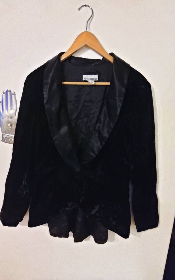 Vintage Black Velvet Taylored Victorian Riding Jac