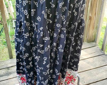 Black and White Floral Roses Boho Maxi Peasant Skirt