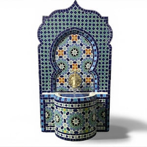 Fuente de pared de mosaico rústico personalizable: fuente de agua de mediados de siglo en azul y verde para interior y exterior, ideal para su jardín o patio.