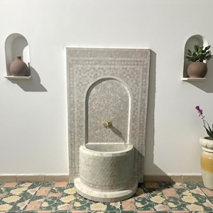 Fuente de pared de mosaico rústico personalizable: fuente de agua de mediados de siglo en azul y verde para interior y exterior, ideal para su jardín o patio.