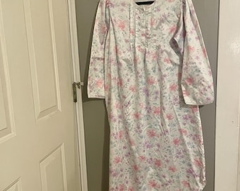 Vintage Miss Elaine Long Sleeve Nightgown  Floral Print M NWOT