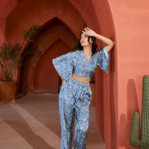 Zachtblauwe loungeset – 2-delig ontspannen broekpak voor dames – moderne loungewear – beperkte lanceringsprijs met 40% extra korting!