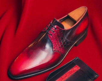 Ręcznie robione, czerwone, skórzane buty typu oksford z patyny: szyte na miarę, całe, eleganckie buty