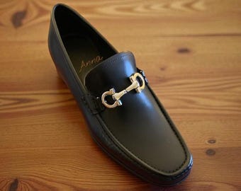 Mocasines de cuero negro hechos a mano para hombre: zapatos de vestir con hebilla y sin cordones para hombre