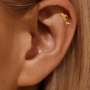 925 sterlingsilver, förgyllt örhänge med polerad guldfisk och brosk | Lucky Koi Piercing örhängen