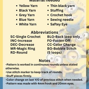 Puede incluir: Una gu&iacute;a de patrones de crochet con un fondo amarillo y azul. El texto enumera los materiales necesarios, incluyendo varios colores de hilo, relleno y un ganchillo. Tambi&eacute;n se proporcionan abreviaturas y notas para el proyecto.