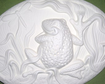 La placa de la pared de la rana lista para pintar cerámica