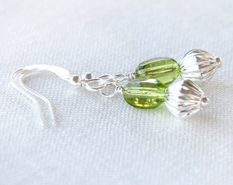 EN VACANCES, Boucles d'oreilles ovales en cristal péridot vert, petites boucles d'oreilles en argent sterling, cadeau d'anniversaire pour femme