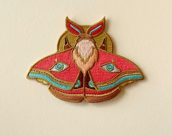 Strykmärke med höstfjäril, broderad jackdekoration