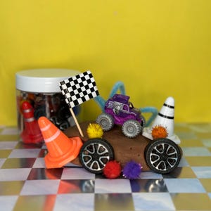 Monster Truck play dough jar featuring non-toxic play dough scented in cocoa.  Monster Jam theme accessories include two cones, two tires, flag, tinsel Pom poms and colorful pipe cleaner.  Great for sensory play, on the go/travel, screen-free entertainment.