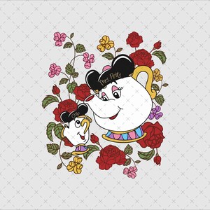 以下が含まれることがあります： 「美女と野獣」のミセス・ポットとチップの気まぐれなイラスト。赤、ピンク、黄色のバラに囲まれています。ミセス・ポットは黒い帽子をかぶった白いティーポットで、チップは同じ帽子をかぶったティーカップです。背景は薄いグレーのパターンです。