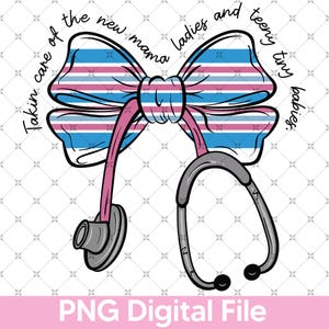 Può includere: Un fiocco a strisce rosa e blu con il testo "Takin care of the new mama ladies and teeny tiny babies." Un stetoscopio è attaccato al fiocco.