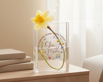 Sie ist Mama Acryl Büchervase, Blumen Buchvase mit benutzerdefiniertem Namen, Mom Wertschätzung Dekoration Geschenk für Mama, Muttertagsgeschenk für Buchliebhaber