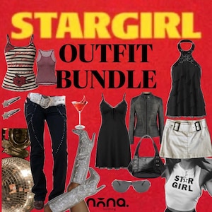 Op de afbeelding: Een collectie kledingstukken waaronder een gestreepte tanktop, een zwarte haltertop, een zwarte slipdress, een grijs jasje, een witte minirok, een donkere spijkerbroek met studs, zilveren laarzen, een zwarte handtas en een zonnebril op een rode achtergrond.