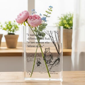 Faz toda a diferença, disse Pooh. Vaso em formato de livro do Ursinho Pooh, Pooh e Leitão, citação do Pooh, vaso do Ursinho Pooh, vaso do Ursinho Pooh.