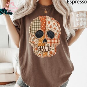 Faux Patchwork Floral Skull Shirt, Vintage Plaid Skeleton Comfort Colors Tee, Spooky Fall Halloween Unisex Sweatshirt