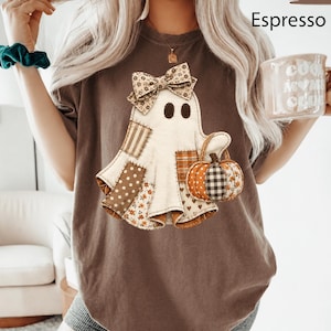 Faux Patchwork Floral Ghost Holding Pumpkin Comfort Colors T-shirt, Vintage Ghost Halloween Shirt, Coquette Ghost Fall Tee, Spooky Season