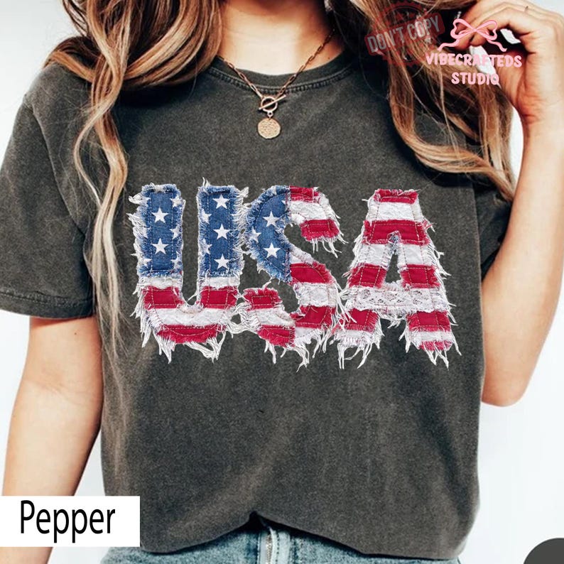 Maglietta vintage USA in finto patchwork, maglietta con bandiera americana, maglietta Comfort Colors per il 4 luglio, maglietta grafica patriottica USA effetto invecchiato, maglietta America immagine 5