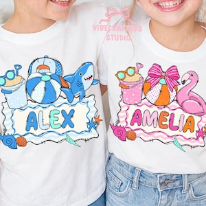 Aangepaste kinderzomernaam doodles png, bijpassend strandontwerp broer en zus, aangepast shirt jongen meisjesnaam png, sublimatie zomervakantie