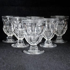 6 antike Ashburton EAPG Eierbecher aus Glas, Stielgläser
