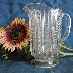 Antique Clear Glass Lidded Pitcher with Etched Grape Vine Motif – EAPG era  32oz covered carafe lemonade water Barware Martini Vintage