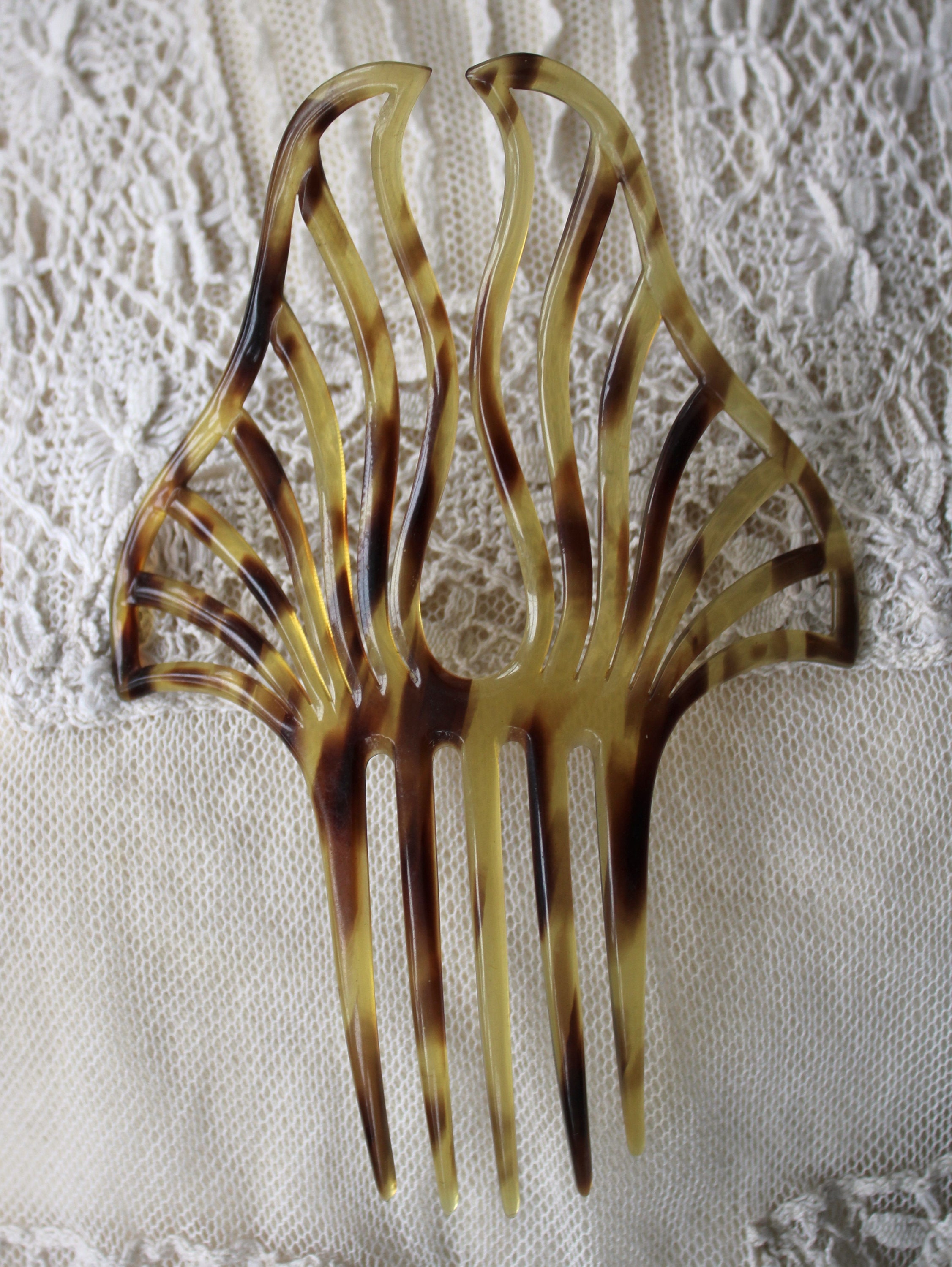 Antique Edwardian 1900s carved celluloid faux tortoiseshell 3 prong hair comb Antique Edwardian Carved Celluloid Faux Tortoise Shell  main image 2