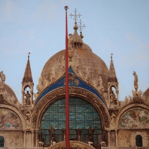 Puede incluir: Un gran edificio ornamentado con m&uacute;ltiples c&uacute;pulas y un asta de bandera roja en frente. El edificio est&aacute; hecho de piedra y tiene una variedad de detalles arquitect&oacute;nicos, incluyendo arcos, columnas y estatuas.