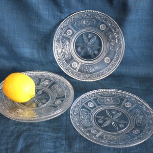 4 Antique EAPG Glass Willow Oak Wreath Dessert - Bread Plates Early American Pattern Glass