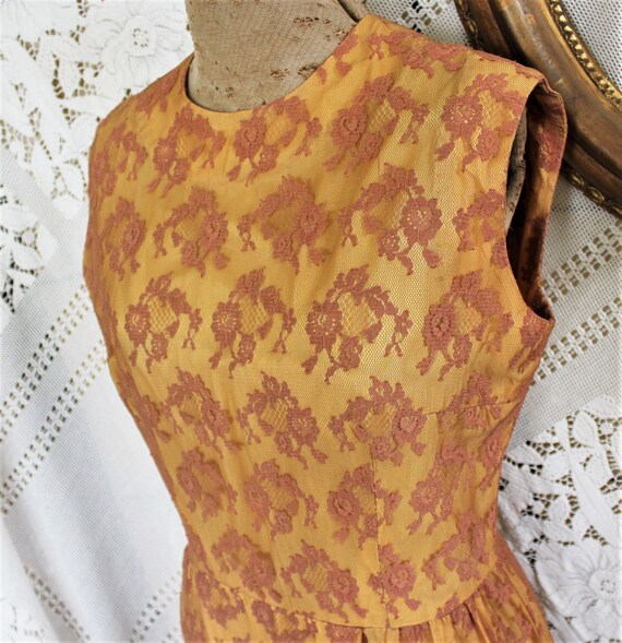 Vintage 1950s Burnt Orange Lace over Gold Satin W… - image 4