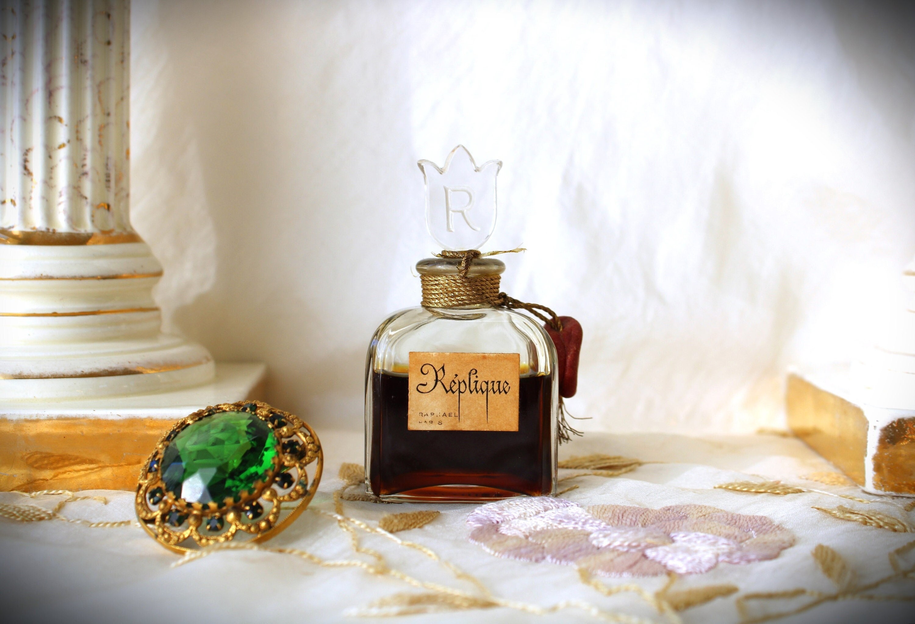 Vintage Replique Raphael 1 Ounce, 30 Ml Parfum Extrait Vintage Replique Raphael 1 Ounce, 30 Ml Parfum Extrait