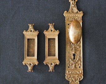 Ornate Antique Bronze Yale And Towne Door Knob Back Plate and 2 Pocket Door Recessed Pulls