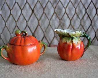 Juego antiguo alemán de azucarero y lechera con forma de tomate