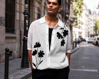 Modello PDF per camicia da uomo bianca in maglia a rete all'uncinetto / Camicia con bottoni floreali all'uncinetto / Camicia con colletto camp in maglia filet / Download immediato