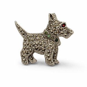 Scottie-hondenbroche, robijn smaragd marcasiet, 925 sterlingzilver