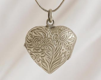 925 Sterling Silver Heart Locket Pendant Keepsake Necklace Gift for Her