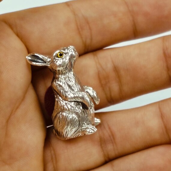 アンティーク調のコレクターズアイテム、ウサギのピンクッション 925