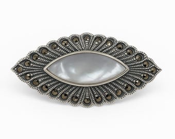 Broche Art Déco Années 1920 En Argent Massif Et Nacre Avec Marcassite - Bijou Vintage