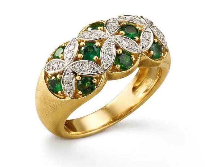 Vintage Emerald and Diamond Ring in 18k Yellow Gold and Platinum