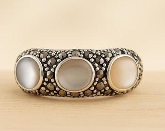 Ring i sterlingsilver i vintagestil med pärlemor och markasitdetaljer i art déco-stil