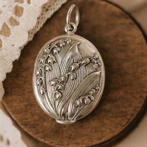Medallón Art Nouveau de Lirio de los Valles, bañado en plata de ley 925