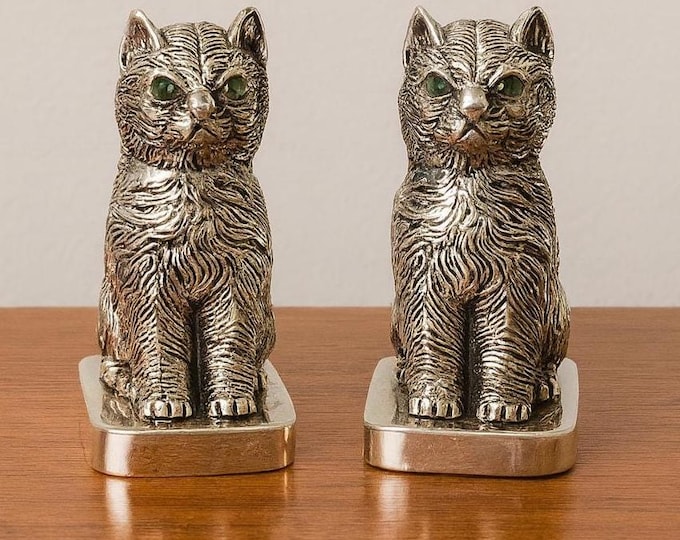 Vintage Sterling Silver Plated Cat Figurine Salt and Pepper Shakers with Emerald Eyes Collectible Feline Tableware
