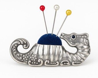 Antiek geïnspireerd zeepaardje speldenkussen saffierogen 925 sterlingzilver
