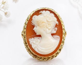 Vintage Cameo Ring 18K Yellow Gold Bezel Set Oval Cameo