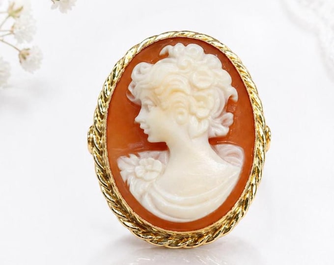 Vintage Cameo Ring 18K Yellow Gold Bezel Set Oval Cameo
