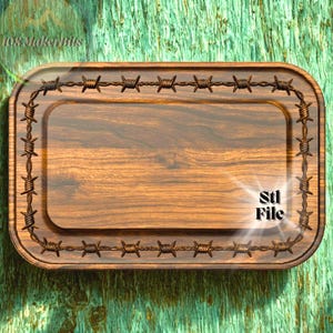 Könnte beinhalten: Ein rechteckiges Holztablett mit abgerundeten Ecken und einer vertieften Mitte. Der Rand ist mit einem Stacheldraht-Design verziert. Der Text "Stl File" ist unten rechts sichtbar. Das Tablett ist braun.