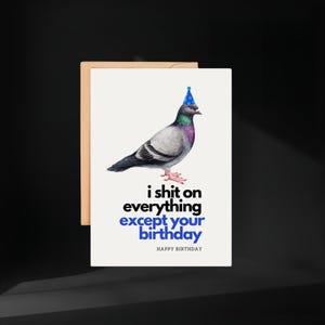 Divertente biglietto di auguri di compleanno a forma di piccione: umorismo sarcastico e volgare per adulti